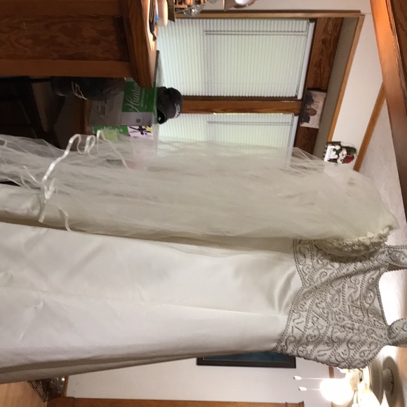 Wedding dress never worn never been sized!! It is a size 12 can have it fitted - Picture 4 of 4